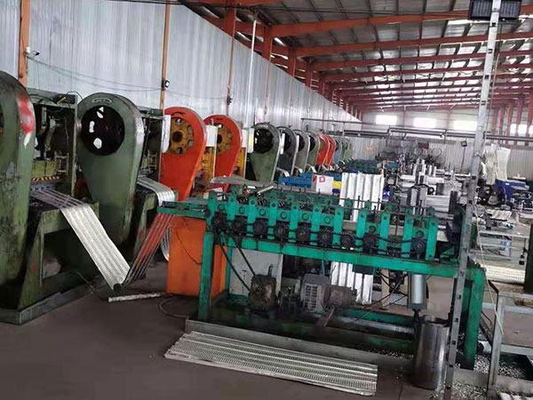 <a href=http://m.waterkings.com.cn/ target='_blank'>收口網</a>車間.jpg